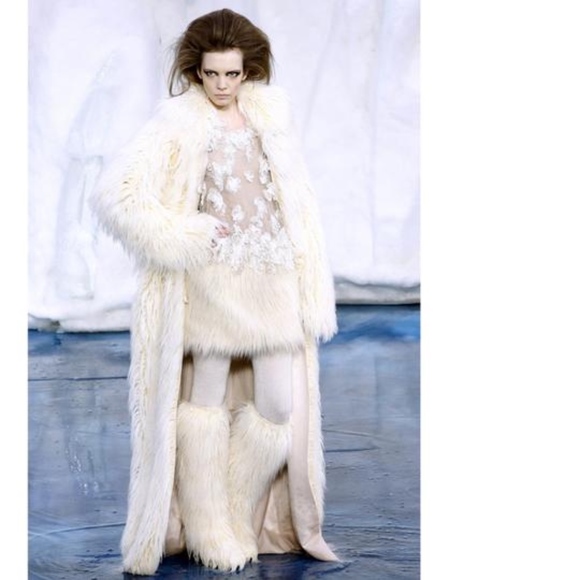 CHANEL 10A Faux Fur Boots - Picture 2 of 8